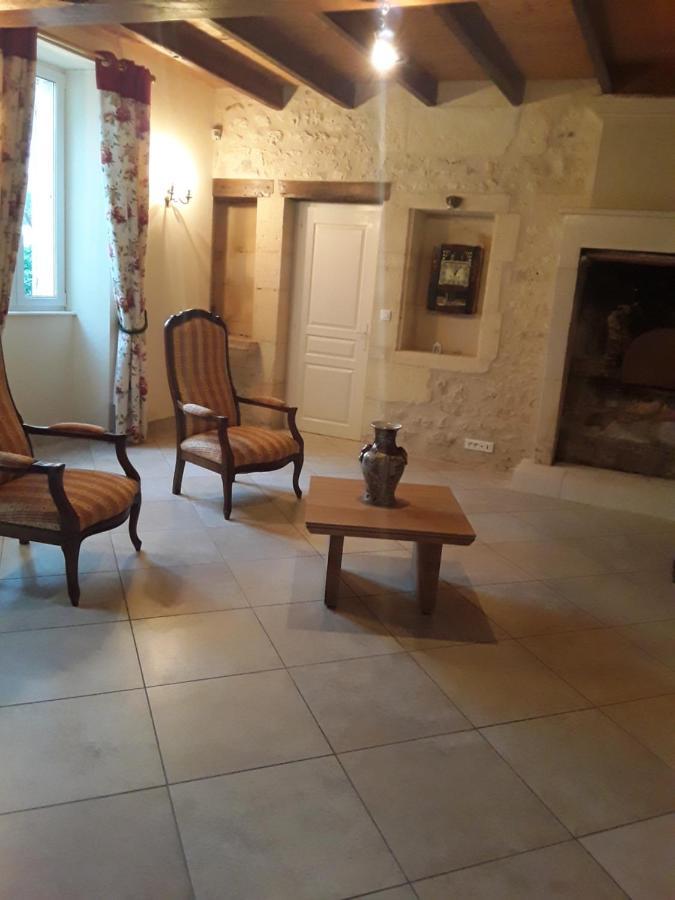 Chambre D'Hotes Cote Jardin Soulignonne Bagian luar foto
